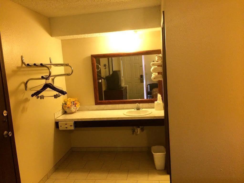 Relax Inn Henryetta ภายนอก รูปภาพ